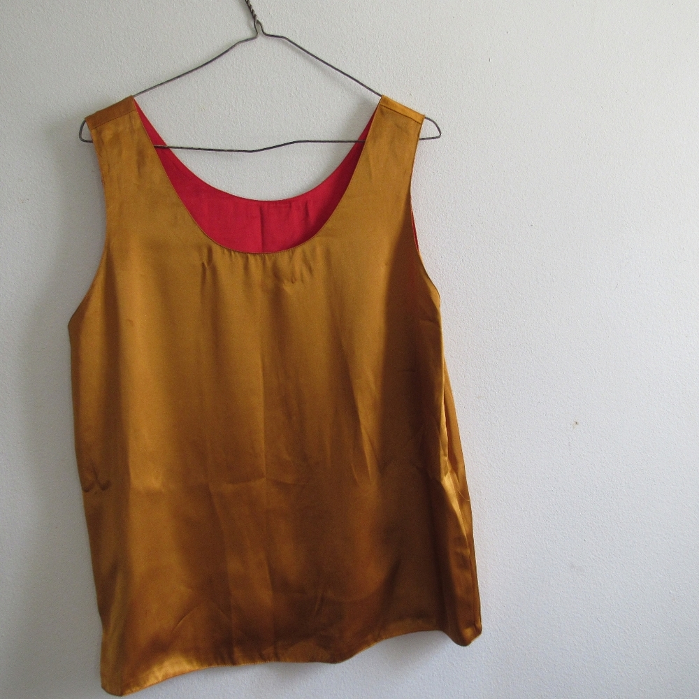 Women's Reversible Top Gold/Red